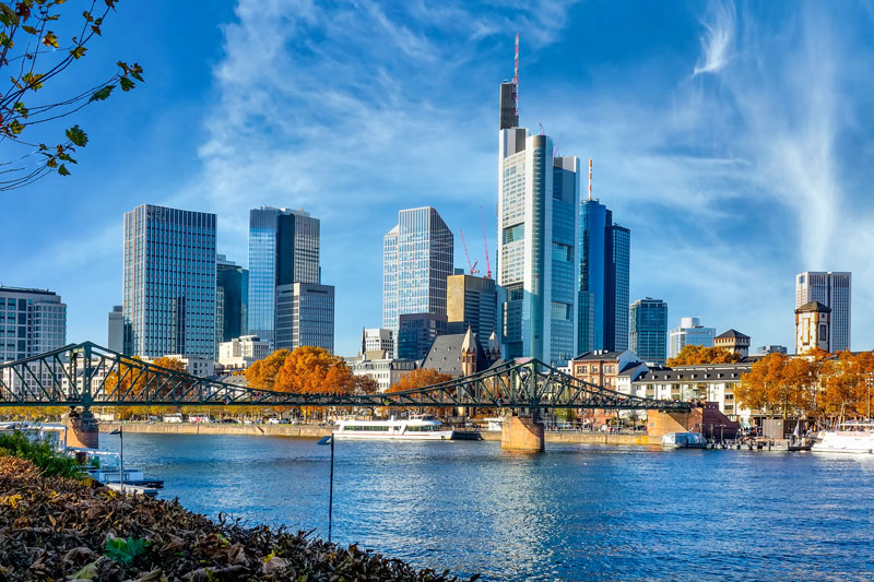 Immobilienmakler Frankfurt Skyline von Frankfurt